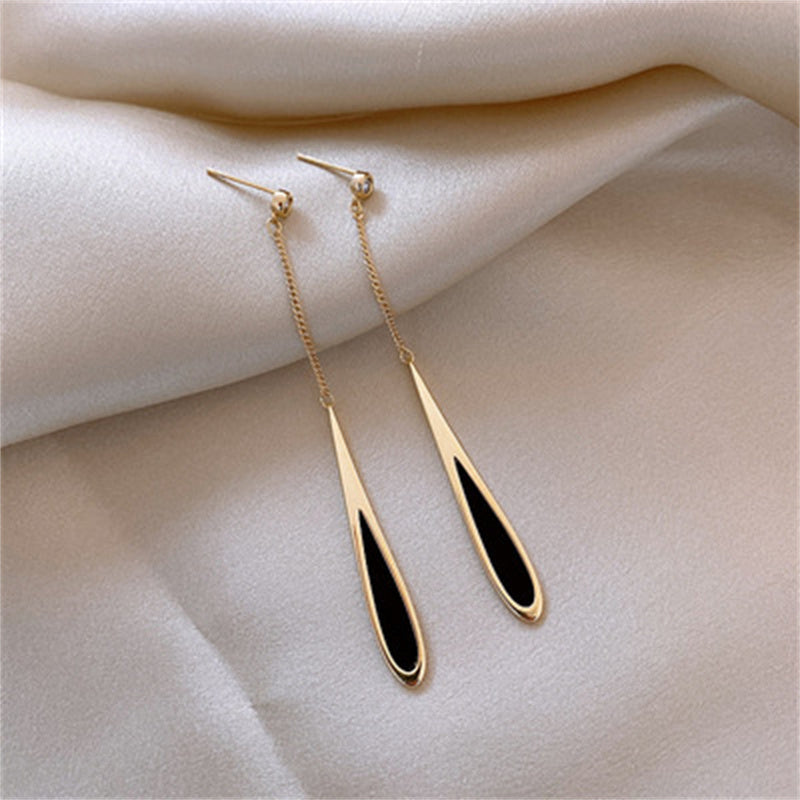 Black Tear Drop Dangles Earring