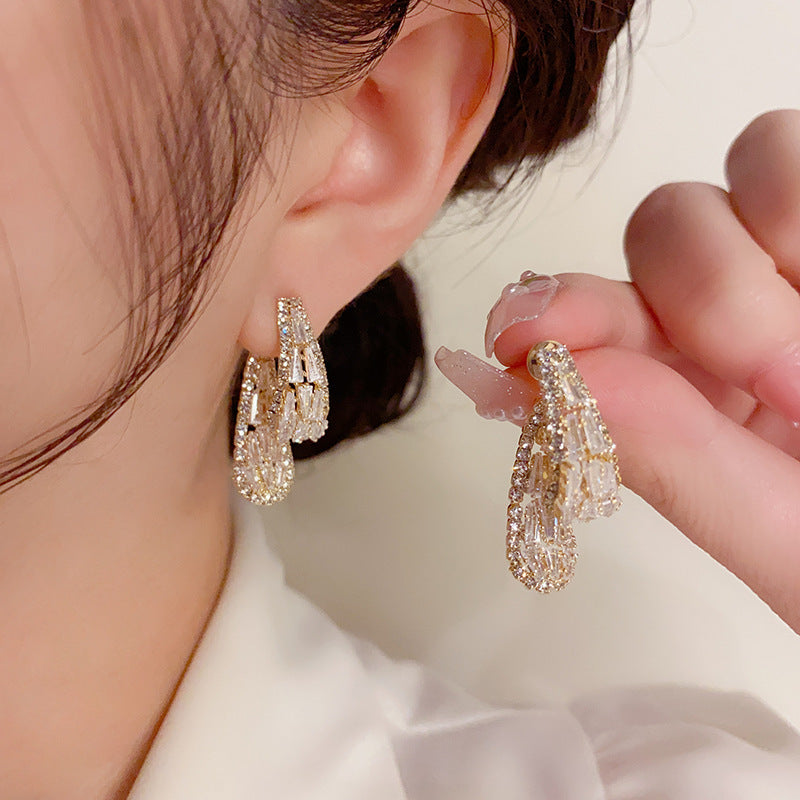 Gleaming Curve Drops Earring