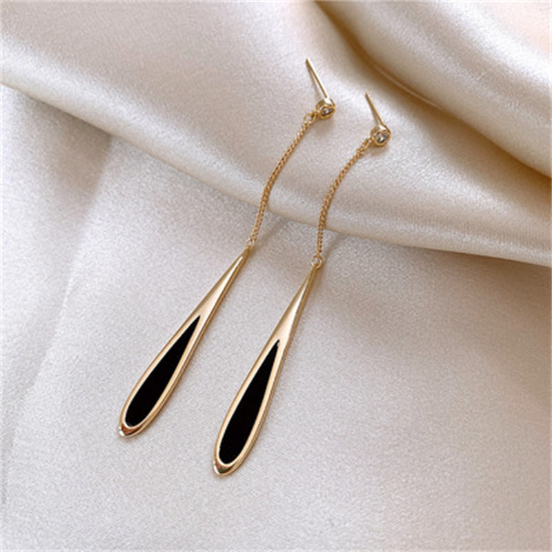 Black Tear Drop Dangles Earring